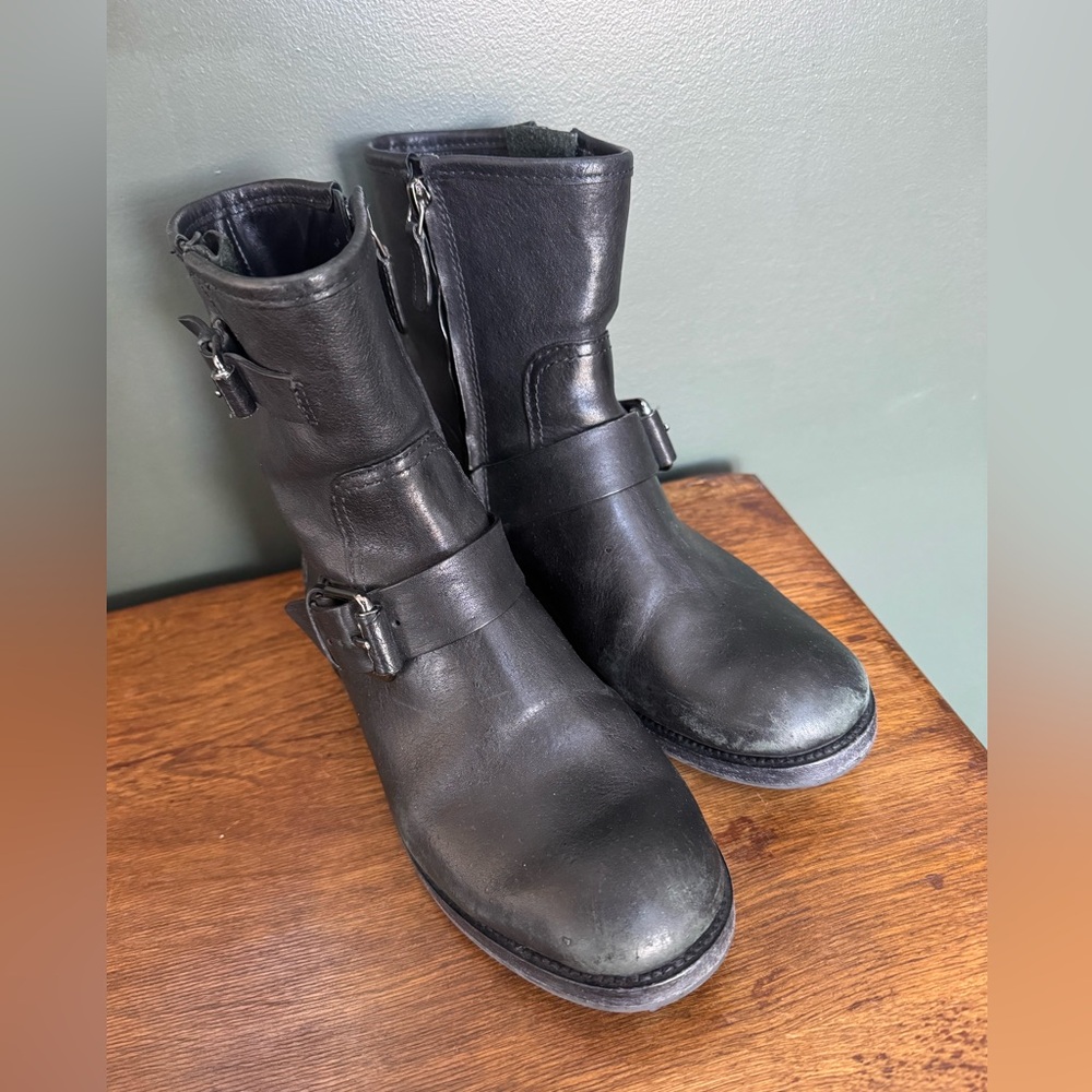 Tory Burch Short Black Leather Buckle Boots Size 7 Zipper Luxury Moto Designer - Picture 2 of 12